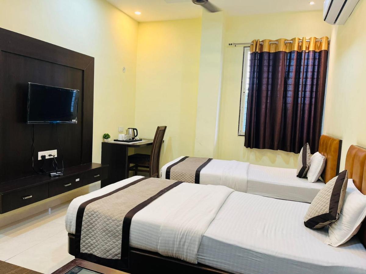 Jmc Hotel Lavish Akolia Exterior photo